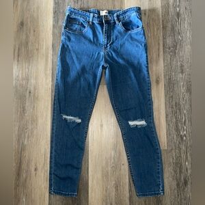 Amuse Society Distressed Jeans. Size 29
